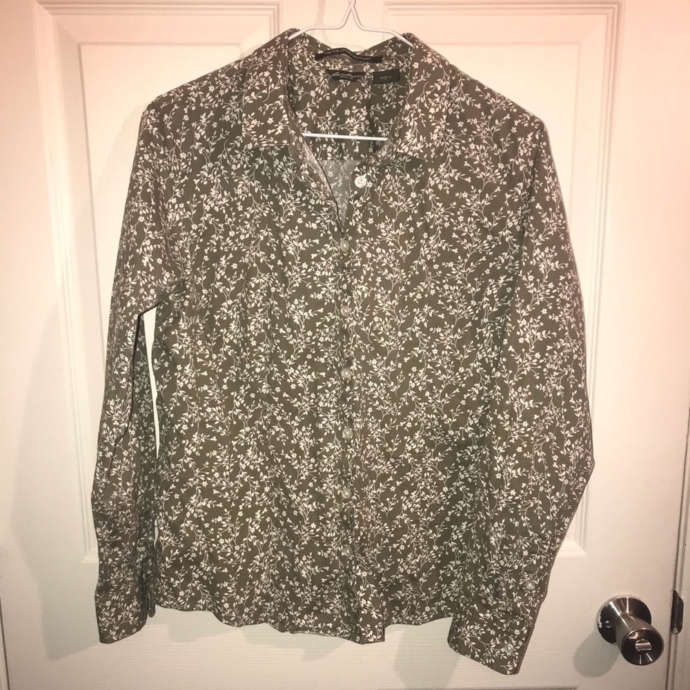 Eddie Bauer Women’s Large button up shirt